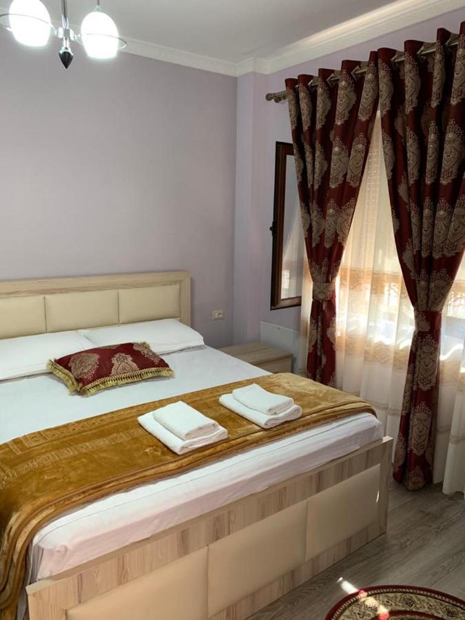 Leo Lux Couette-café Korce