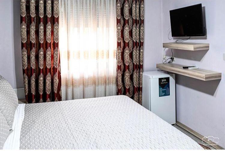 Couette-café Leo Lux Korce
