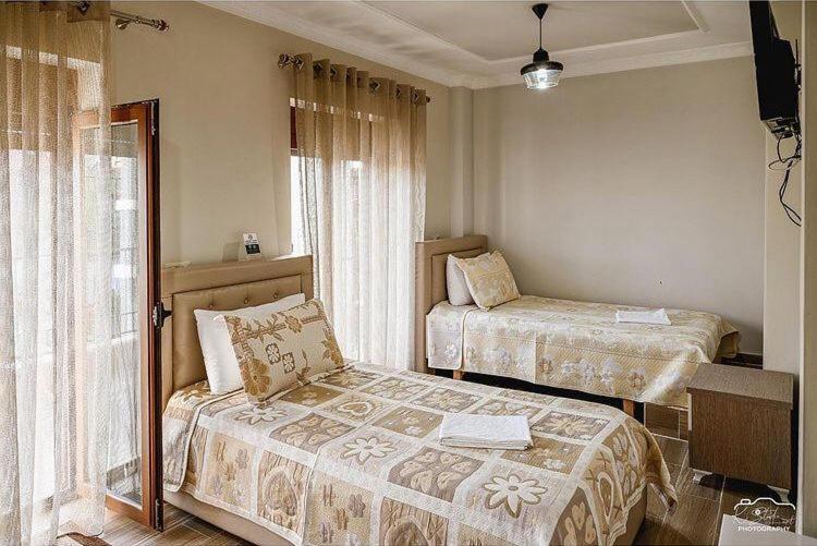 Leo Lux Couette-café Korce